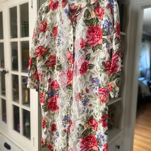 VINTAGE Victoria’s Secret button down night shirt - Picture 10 of 10